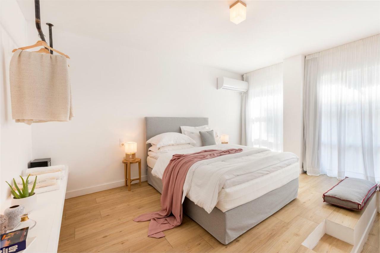Maryflower Premium Apartments Пирея Екстериор снимка